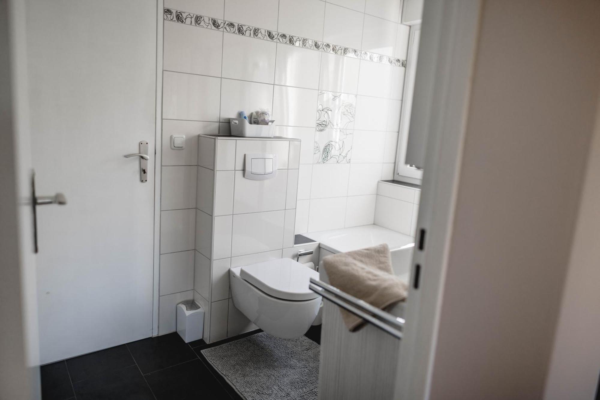 Me Homes - Grosse Moderne Designer-Wohnung Fuer Urlaub Und Business - Mit Kueche, Buero, Balkon Und 2 Parkplaetzen بايروث المظهر الخارجي الصورة